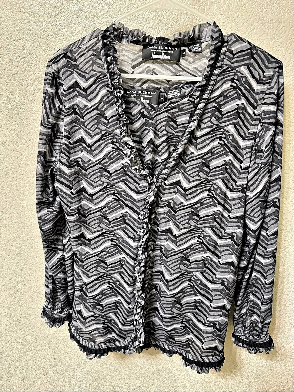 Dana Buchman for Neiman Marcus 2-Pc Twin Set - Abstract Pattern Blouse & Shell
